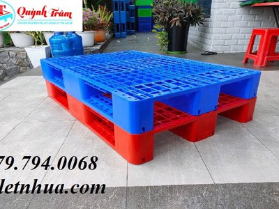 Pallet nhựa Vũng Tàu cuối năm trong kho bãi doanh nghiệp 1