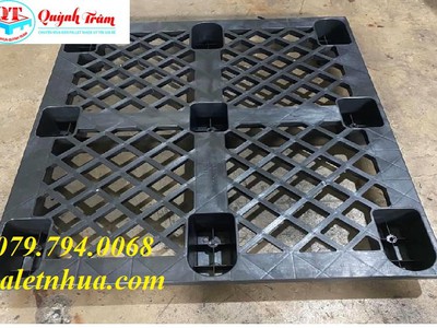 Pallet nhựa Vũng Tàu cuối năm trong kho bãi doanh nghiệp 3