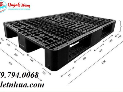 Pallet nhựa Vũng Tàu cuối năm trong kho bãi doanh nghiệp 4