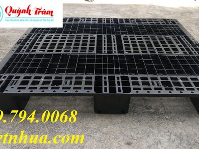 Pallet nhựa Vũng Tàu cuối năm trong kho bãi doanh nghiệp 5