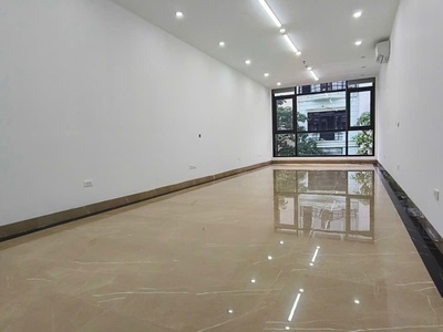 Mặt bằng đẹp   90m2   chính chủ cho thuê 3 tầng mặt đường hoàng văn thái, khương mai, thanh 2