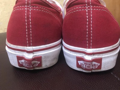 Đôi giày vải màu đỏ thương hiệu Vans, Made in Vietnam, khá mới đế chắc chắn, cỡ 40, đẹp như hình, gi 3