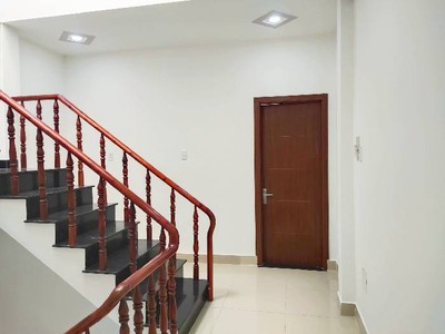 Nhà mới đẹp hẻm thông kinh dương vương,an lạc,bình tân. dt 57m2 x 3 tầng  giá 5  tỷ tl. 2