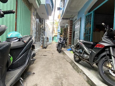 Chỉ 2.4tỷ. có nhà to giá rẻ.tiện xây mới. nở hậu nhẹ,hẻm ba gác p15.q8. 0