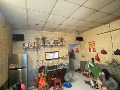 Chỉ 2.4tỷ. có nhà to giá rẻ.tiện xây mới. nở hậu nhẹ,hẻm ba gác p15.q8. 1