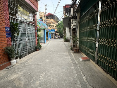 Bán đất - ngọc thụy khu quân đội - hàng xóm khai sơn - ngõ thông - oto vào đất - lô góc.  diện tích 2
