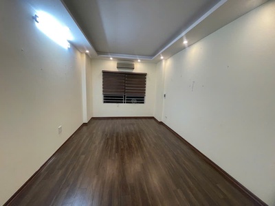 Chính chủ bán nhà ngô gia tự- long biên diện tích 46.3m, 5 tầng, 4,75 tỷ. công năng đầy đủ- trung 2