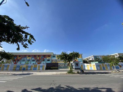 Bán nhà nát mặt tiền lê lợi vài bước chân - đối diện trường cúc họa mi - ngang khủng 9m - tiện xây 0