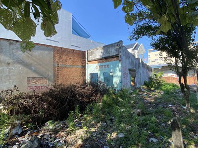 Bán nhà nát mặt tiền lê lợi vài bước chân - đối diện trường cúc họa mi - ngang khủng 9m - tiện xây 3