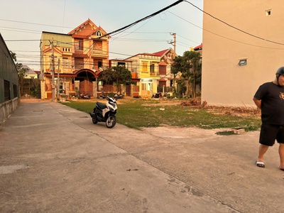 Bán lô góc ngõ 210 Cát Linh, Tràng Cát dt 46,3m2 ngõ rộng 3,5m oto quay đầu thoải mái. 1