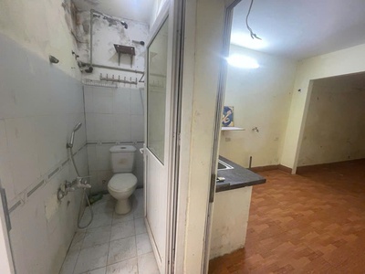 Em cần bán căn hộ tập thể ở Mai động, nhà tầng 1 0