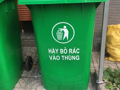 Thùng rác nhựa 360L cần bán 1