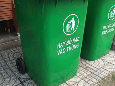 Thùng rác nhựa 360L cần bán 2