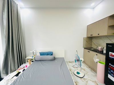 Cho thuê phòng Quận 7, dạng căn hộ dịch vụ có ban công đón nắng sáng 4