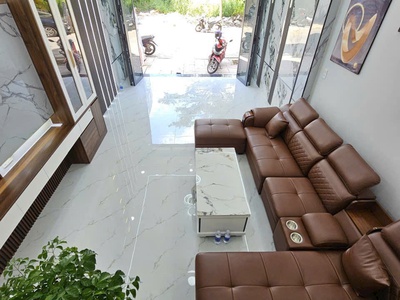 Bán Nhà 1 Trệt 3 Lầu Mặt Tiền Đường 3