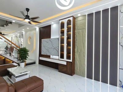 Bán Nhà 1 Trệt 3 Lầu Mặt Tiền Đường 2