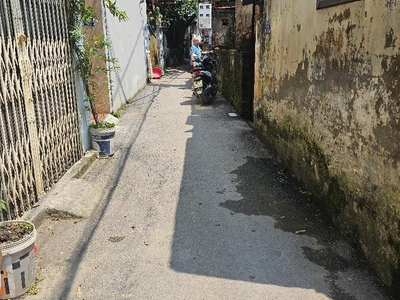Hàng hiếm còn sót lại     bán nhà c4 ngõ 268 ngọc thuỵ, 70m x 10,25m, moning vào nhà chỉ hơn 6 tỷ 3