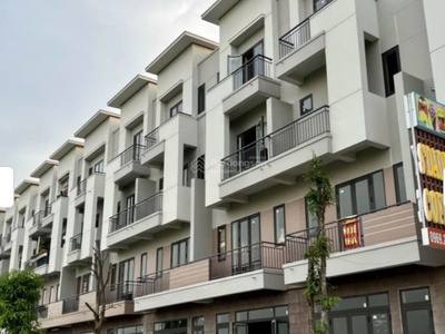 Chính chủ bán căn shophouse 4 tầng, full công năng sử dụng, sát chung cư 0