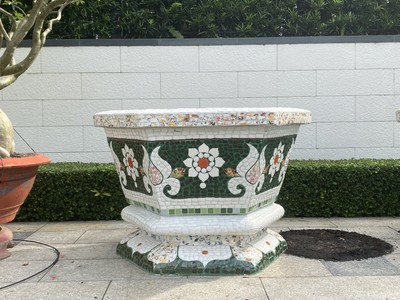 Nghệ nhân dán miễng sành sứ - ốp sành - chuyên chậu hoa - bể cá cảnh 0