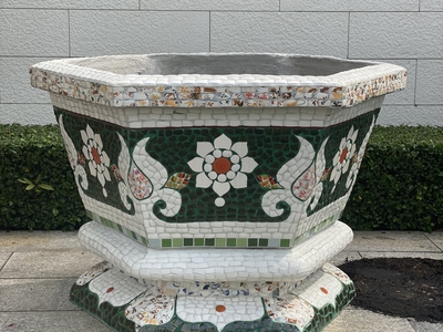 Nghệ nhân dán miễng sành sứ - ốp sành - chuyên chậu hoa - bể cá cảnh 1