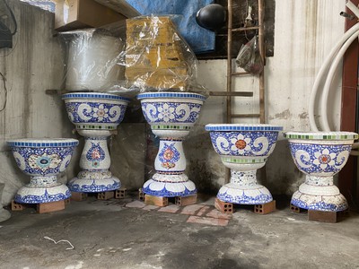 Nghệ nhân dán miễng sành sứ - ốp sành - chuyên chậu hoa - bể cá cảnh 2