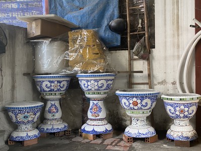 Nghệ nhân dán miễng sành sứ - ốp sành - chuyên chậu hoa - bể cá cảnh 3