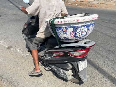 Nghệ nhân dán miễng sành sứ - ốp sành - chuyên chậu hoa - bể cá cảnh 4