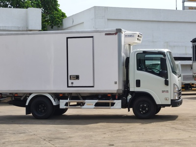 Bán xe tải Isuzu QKR210 thùng đông lạnh 1