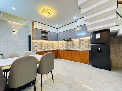 Ôtô ngủ trong nhà nguyễn tư giản quận gò vấp phường 12. 2