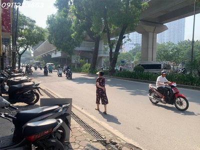 Mời thuê mặt bằng kinh doanh mặt đường láng, đống đa - lô góc - vỉa hè - kinh doanh tuyệt vời 1