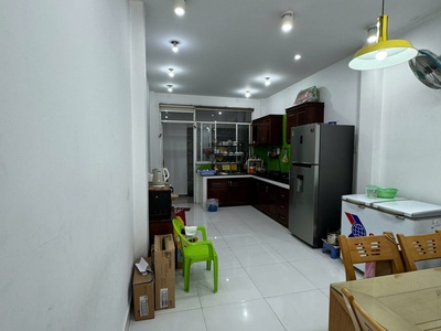 Cho thuê nhà đẹp 3 tấm có nội thất MT đường bờ kè Hậu Giang Q6 1