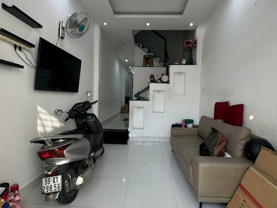 Cho thuê nhà đẹp 3 tấm có nội thất MT đường bờ kè Hậu Giang Q6 4