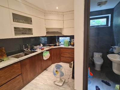 Bán nhà đẹp phố Chùa Láng 122m2, 5 Tầng, Mặt tiền 7.5m GẦN HỒ 4