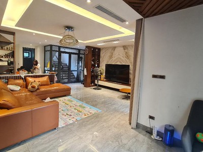 Bán nhà đẹp phố Chùa Láng 122m2, 5 Tầng, Mặt tiền 7.5m GẦN HỒ 6