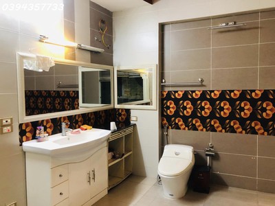 Bán nhà phố dịch vọng 47m2, ngay công viên cầu giấy, ngõ rộng gần phố, chỉ 9.x tỷ 3