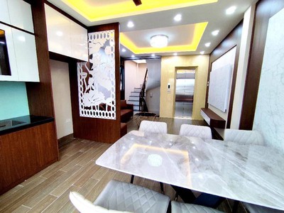 Bán nhà phân lô ô tô vào nhà - phố giải phóng, 8 tầng thang máy, mt 7.8m, dt 67m  - view thoáng, 2