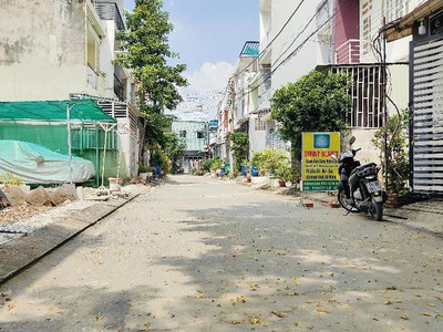 Nhà mới đẹp hẻm xe hơi 3tầng dt 60m2 trường thạnh quận 9 0