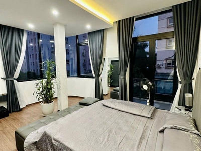 Biệt thự vip.. ,thang máy xịn, full nội thất - phân lô - lô góc vỉa hè cực rộng- 3 mặt thoáng - 20m 2