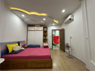 Bán nhà 2 tầng, 2 pn, 2 wc, 38m2, ngay q.8 - giá 4.9 tỷ - vị trí vàng, sổ hồng riêng  hoàn hảo cho 2