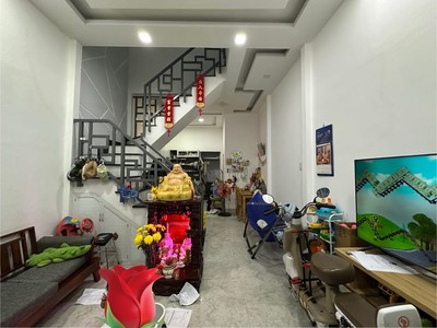 Bán nhà 2 tầng, 2 pn, 2 wc, 38m2, ngay q.8 - giá 4.9 tỷ - vị trí vàng, sổ hồng riêng  hoàn hảo cho 0