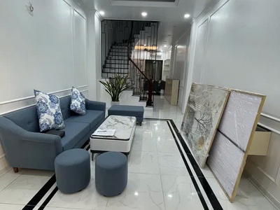 Bán nhà 4 tầng, 46m , ngọc lâm, long biên, 13.3 tỷ, sổ đỏ.kinh doanh - phân lô- ô tô chánh. 0