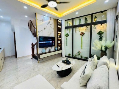 Nhà mới koong phùng chí kiên, lô góc 3 thoáng, ngõ nông gần phố, nội thất xịn sò   5 tầng, 37m2, 1