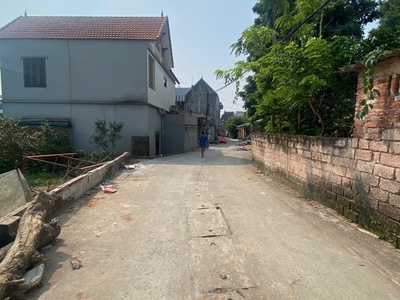 Cc gửi bán 95m đât full xã đông phương yên bám ql6 đường ô tô thông 2