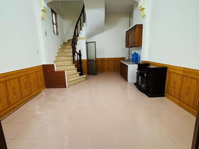 Cho thuê nhà ở nhóm 9 bạn, gia đình Hoàng Quốc Việt- Cầu Giấy 40M X 4T giá 13 triệu 1