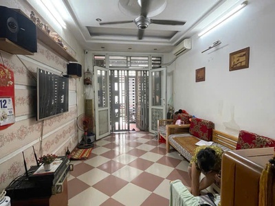 Nhà dân xây - mặt ngõ- ô tô chạy qua- cách hồng tiến 100m - dt 47m x4 tầng 8.x tỷ 0