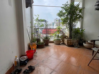 Nhà dân xây - mặt ngõ- ô tô chạy qua- cách hồng tiến 100m - dt 47m x4 tầng 8.x tỷ 1