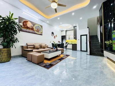 Trung tâm yên hoà - nhà đẹp ở ngay - tặng full nội thất - sổ hoa hậu - 3 bước ra phố - 45 m2 chỉ 1