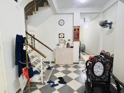 Gia đình chuyển vào sg sống cần bán nhà thịnh quang - gần phố - 30m ô tô tránh - ngõ rộng - nhà cực 2