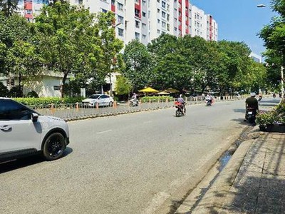 Đối diện aeon mall - hxh - sát mặt tiền - 130m - ngang 6.5 nhích 9 tỷ -chỉ 75tr/m 0