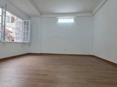 Bán nhà phố linh lang ba đình  dt 32m, 5 tầng, mặt tiền 5,1m giá 10,8 tỷ   thương lượng   nhà đẹp ở 3